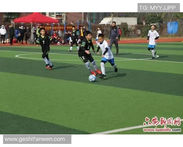 场下魅力四射的足球明星们展现不一样的风采与个性