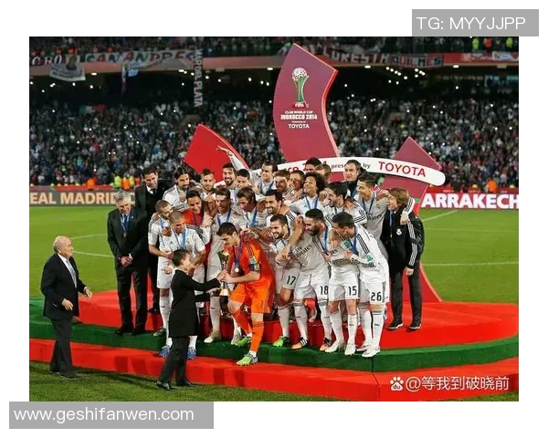 足球场上的风采与魅力看最帅的足球明星如何征服球迷心灵